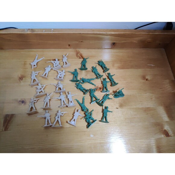 Greenbrier Army Men Military Large Toy Soldiers 2" Figures Lot of 29 - Picture 1 of 5